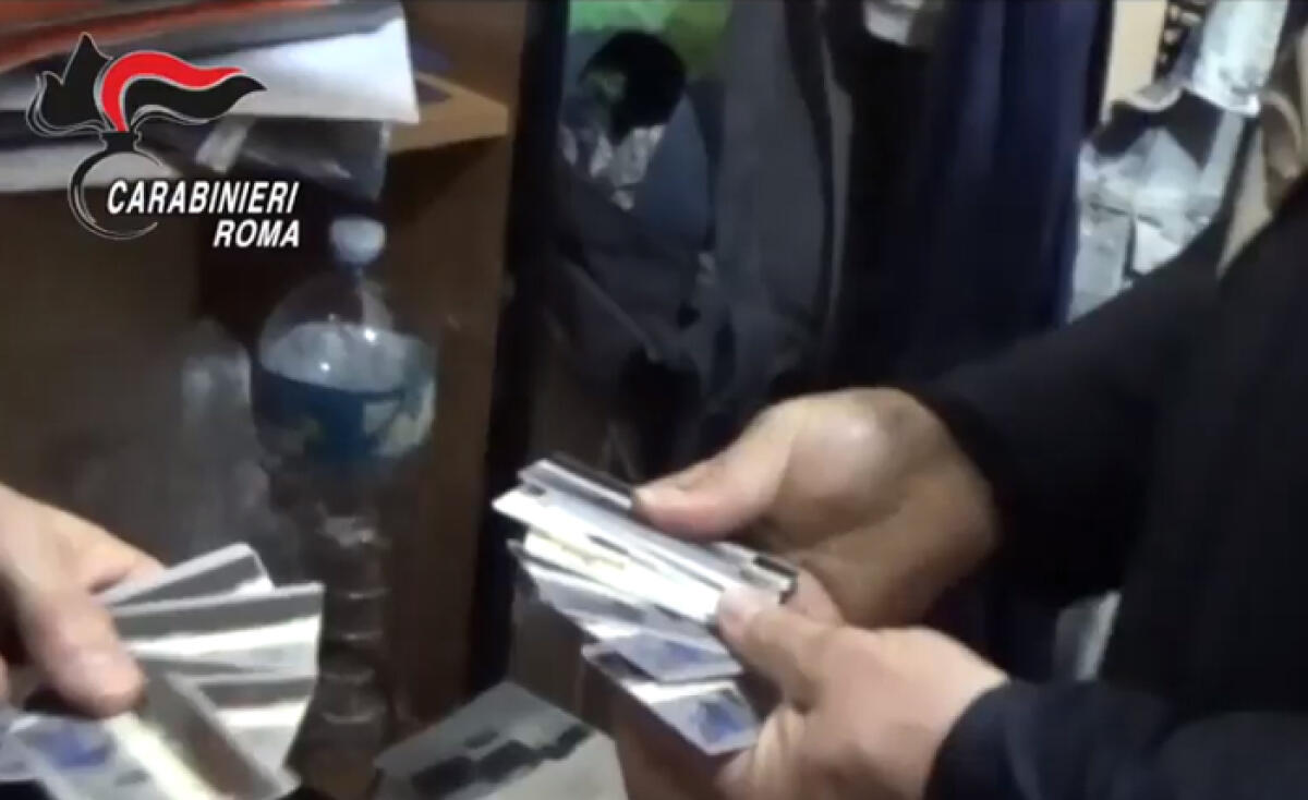 Carte clonate, scoperta la banda: 6 arresti in provincia di Roma - 