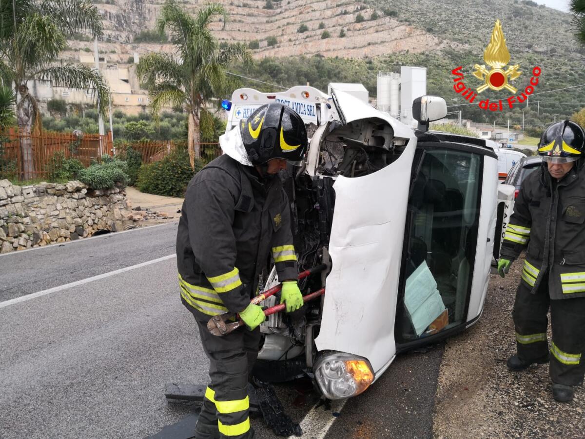 Incidente stradale a Terracina, due feriti - 