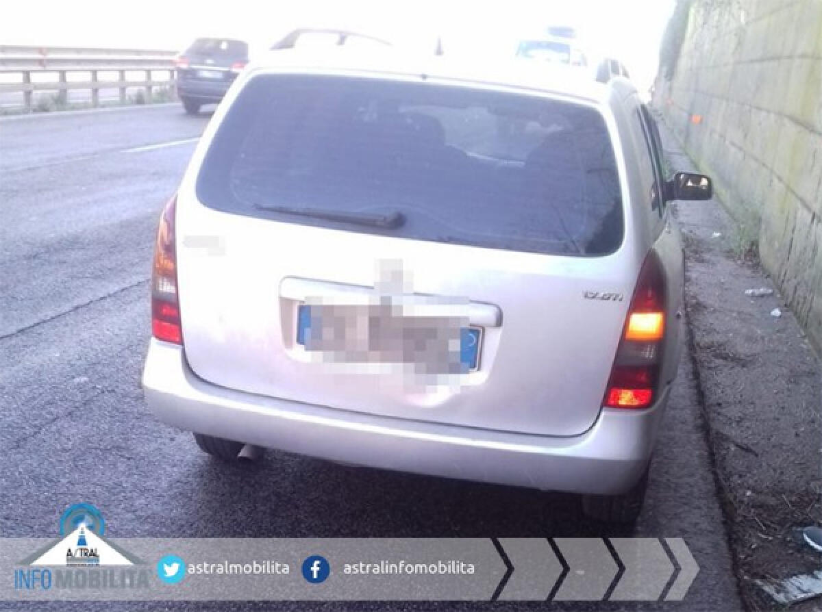 Disagi al traffico questa mattina sulla Pontina, in direzione Latina, per un’auto in panne. - 