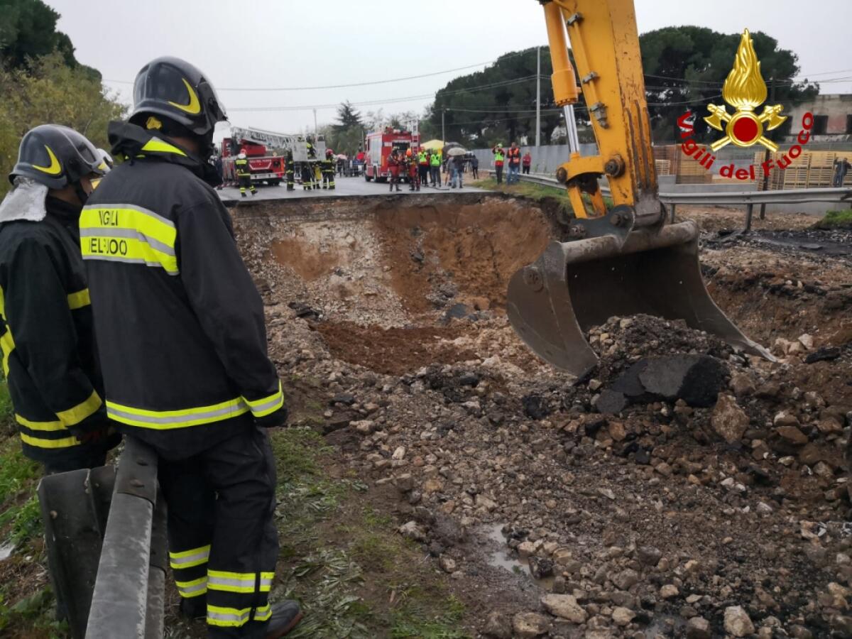 Morto nella voragine sulla Pontina, i familiari chiedono la dichiarazione di scomparsa - 