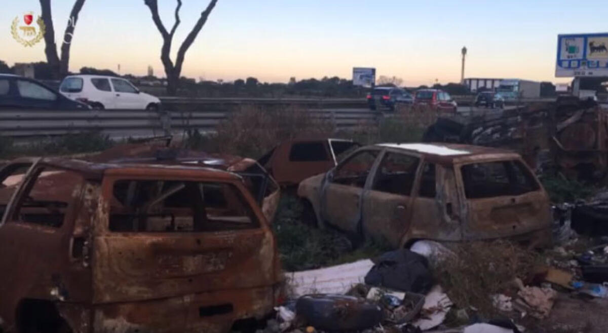 Sorpreso ad incendiare rifiuti pericolosi: in manette un 23enne del campo nomadi di Castel Romano. - 