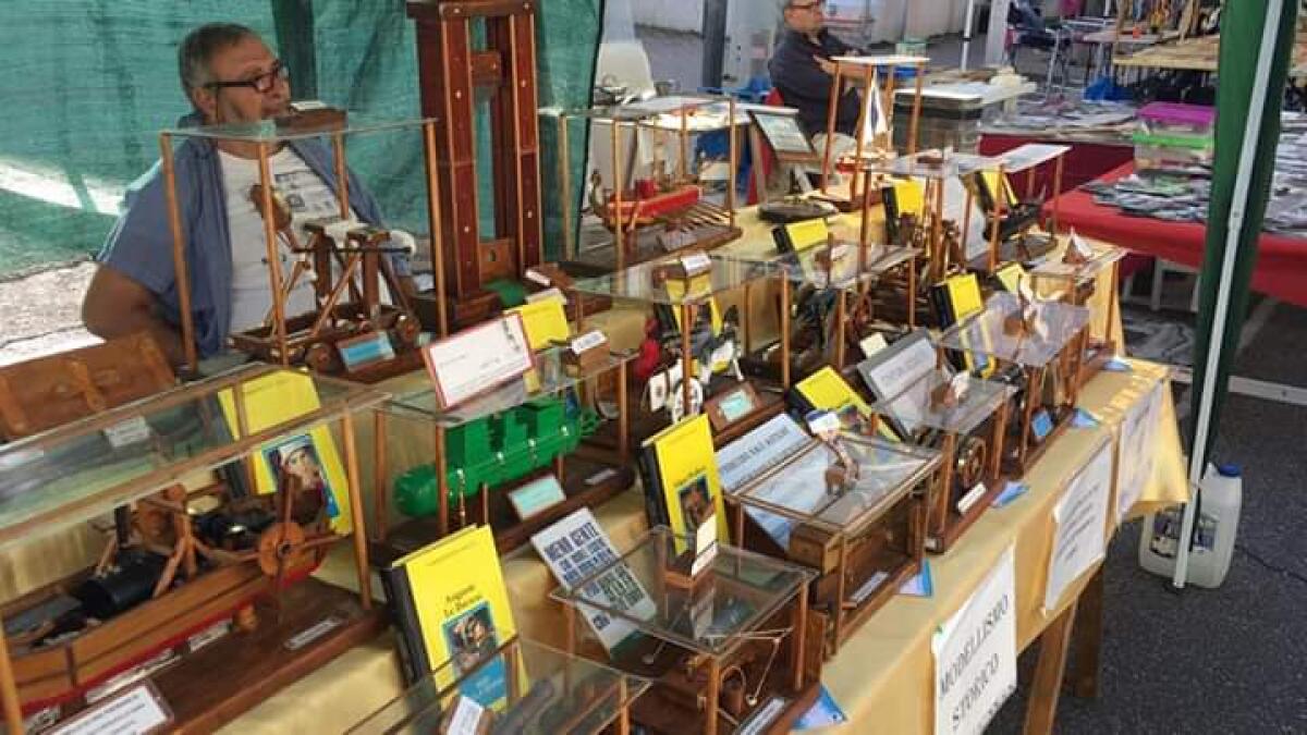 APRILIA - Domenica 30 dicembre mercatino natalizio in via Inghilterra. - 