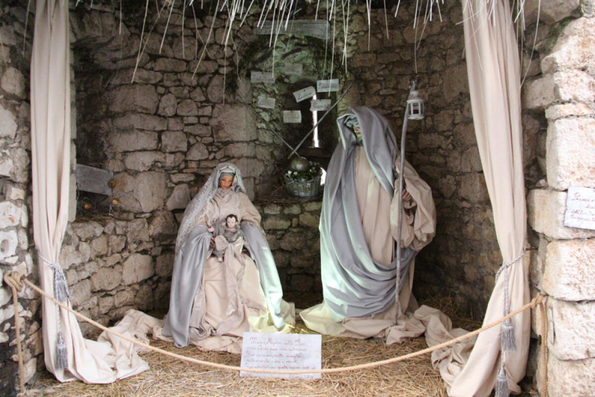 Luminarie e proiezioni multicolore, parte il Natale a Sermoneta - 