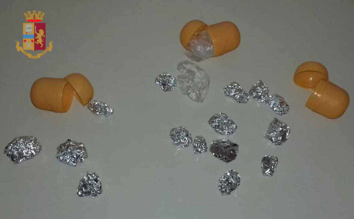 Sorpresa a spacciare coca con la figlia in macchina. Colombiana in manette ai Castelli Romani. - 