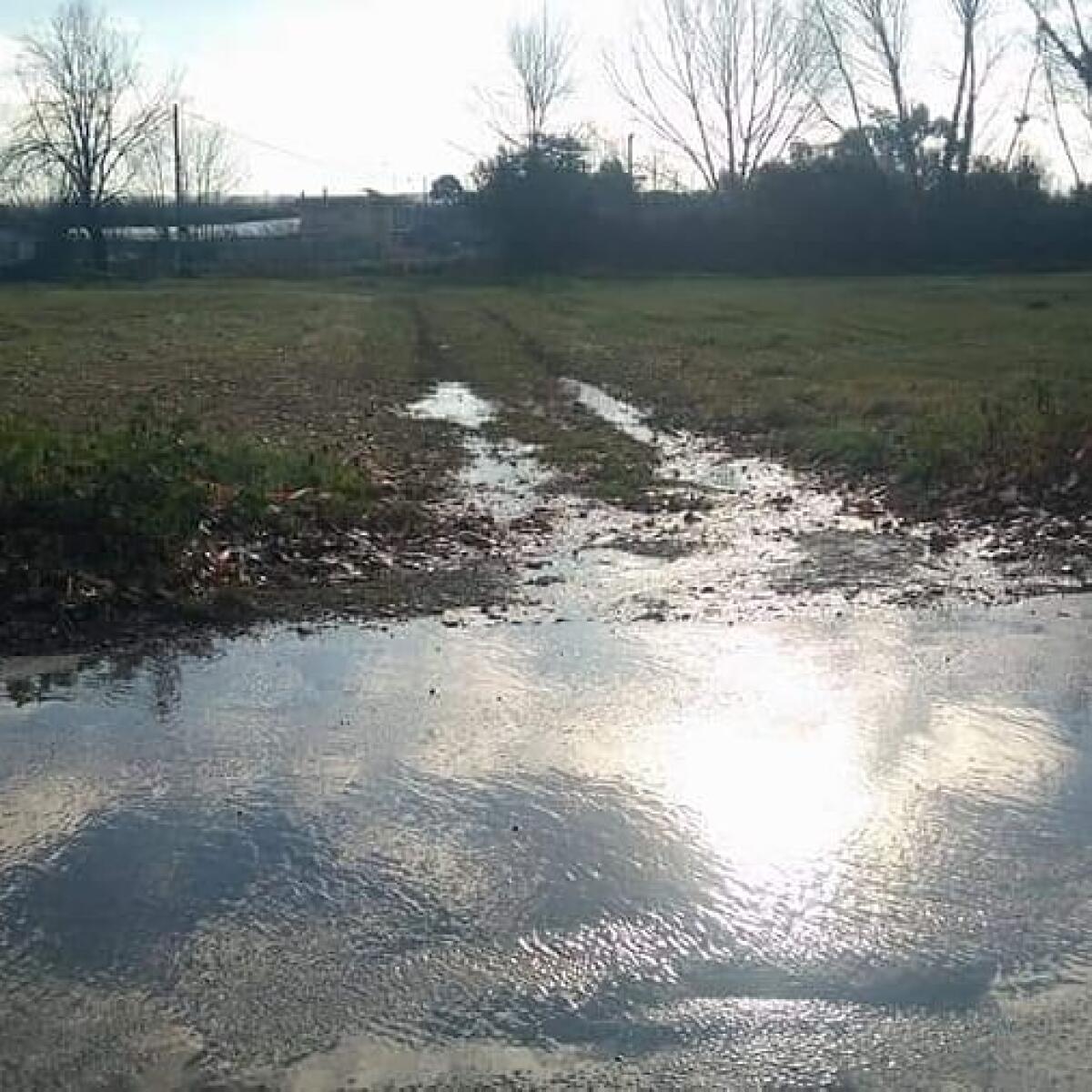 LATINA- Importante perdita d’acqua in via Livenza a Borgo Montello. - 