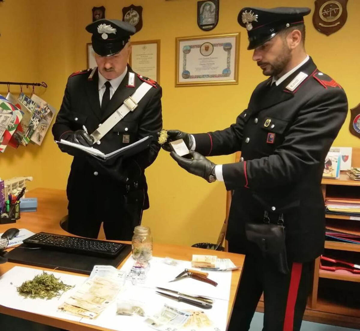 Fermati sul lungomare di Torvaianica e sorpresi con la droga in auto: due arresti ed una denuncia. - 