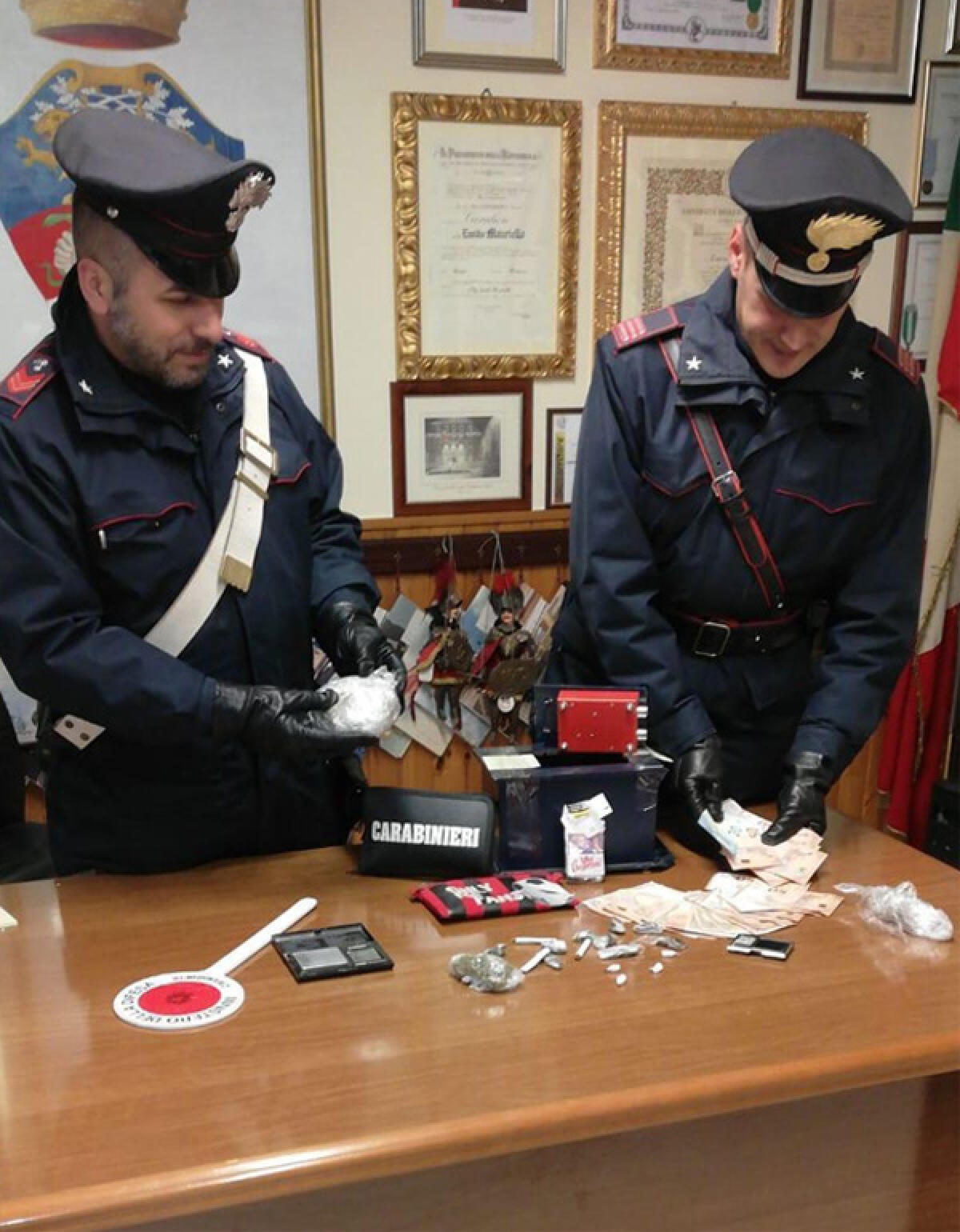 Nascondeva in casa, in una cassaforte, oltre un etto di droga: 31enne di Fondi in manette. - 