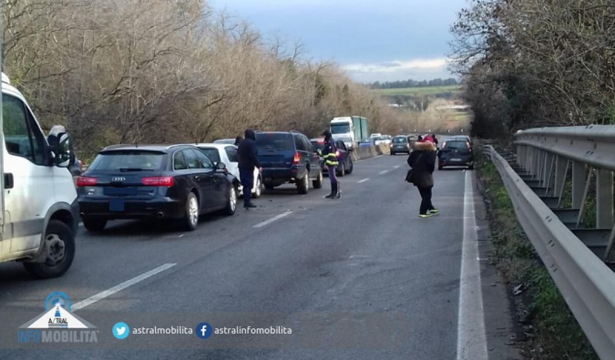 Maxi tamponamento sulla Pontina, a Castel Di Decima: terminati i rilievi della Polizia Stradale di Aprilia. - 