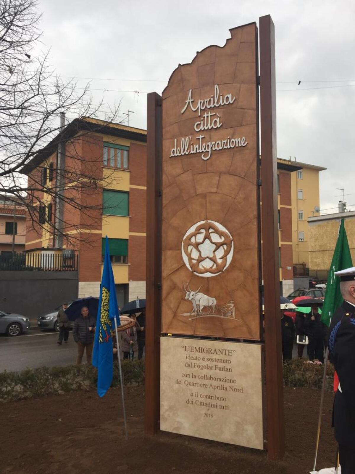 "Aprilia città dell'Integrazione", taglio del nastro per il monumento all'Emigrante - 