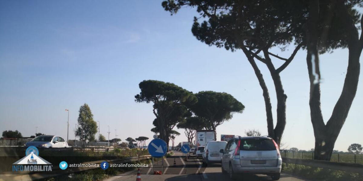 Viabilità sulla Pontina, code per lavori a Castel Romano verso Aprilia - 