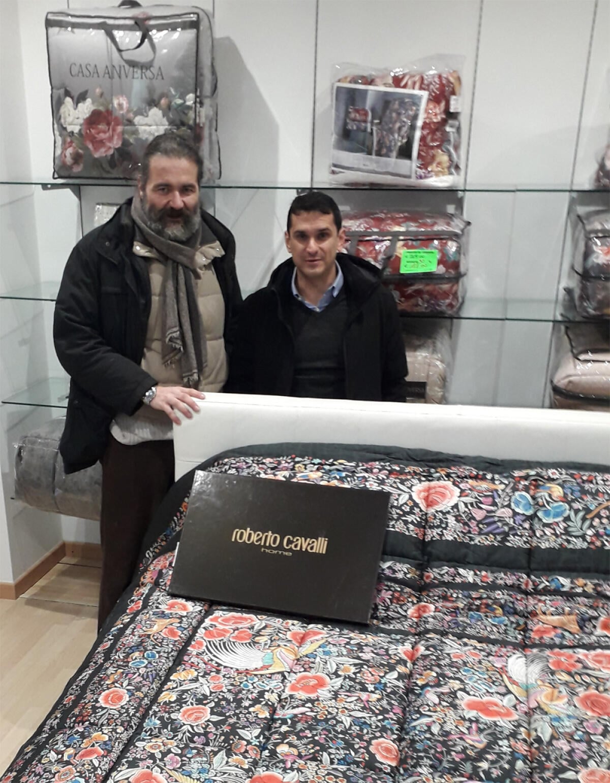 Tessiture Franchina di Aprilia consegna i premi ai vincitori della SuperRiffa di Studio 93. - 