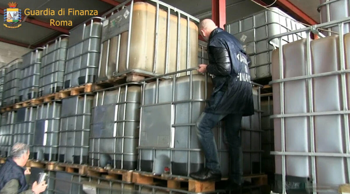 Sequestro di beni per una frode fiscale sull’importazione di olio lubrificante: coinvolta un’azienda di Pomezia. - 
