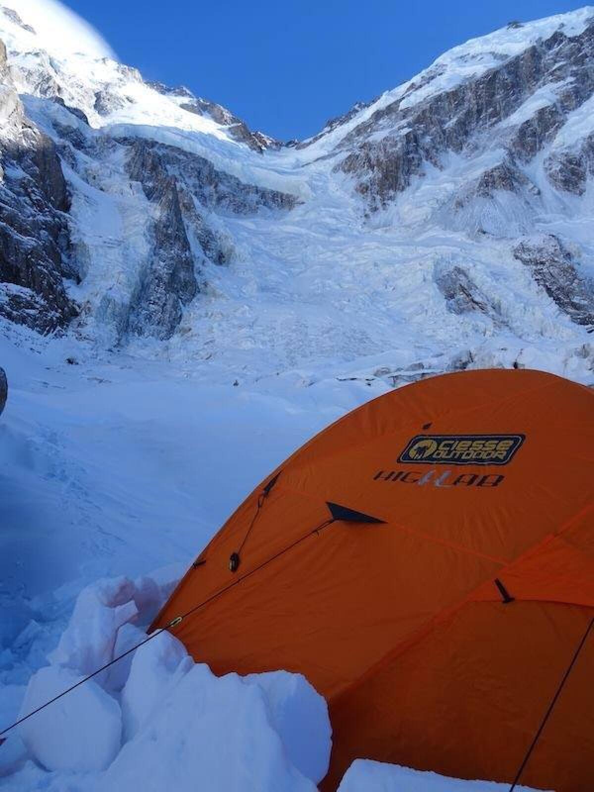 Di nuovo sospese le ricerche dell’alpinista di Sezze Daniele Nardi: ritrovata la tenda. Nell'area tracce di valanga. - 