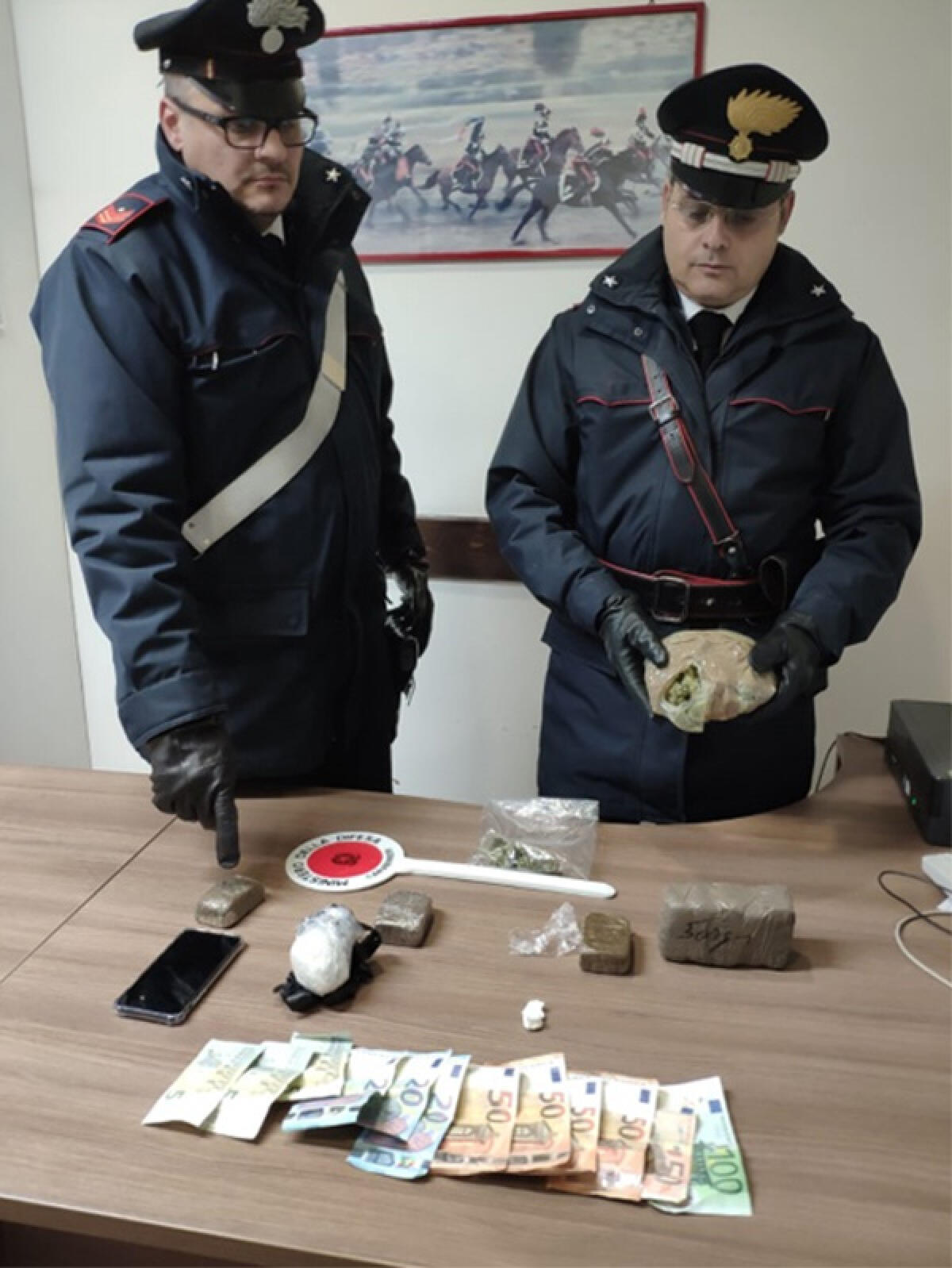 35enne di San Felice Circeo in manette per droga: ne deteneva oltre un chilo, tra cocaina, hashish e marijuana. - 