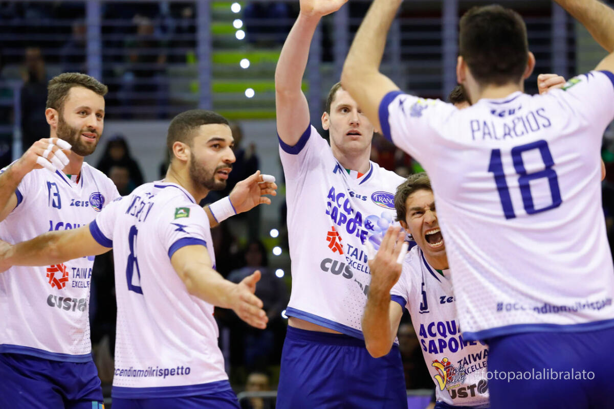 Pallavolo maschile di Superlega: la Top Volley Latina in casa del Castellana Grotte. - 