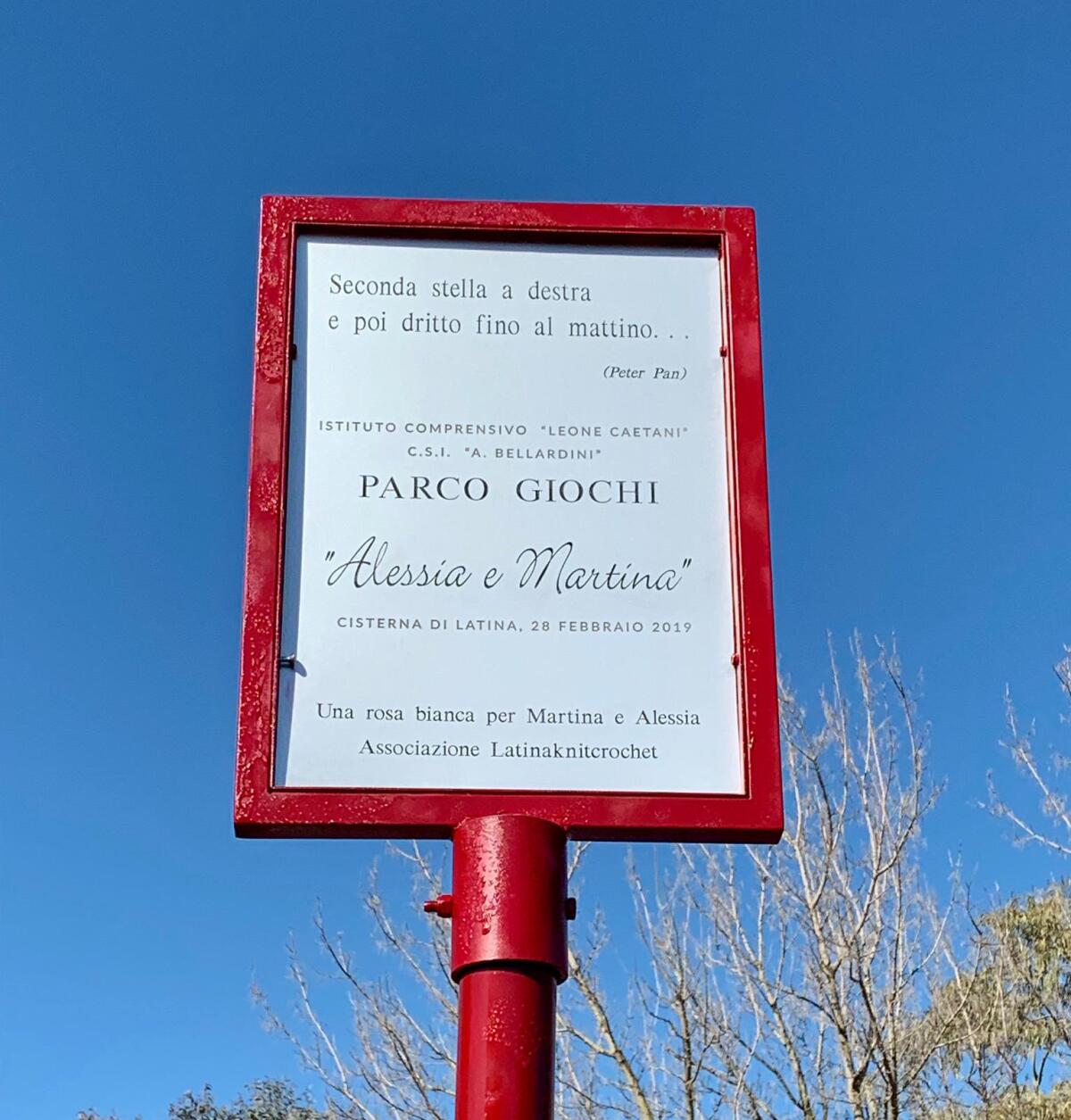 Cisterna ricorda le piccole Alessia e Martina, uccise dal padre: dedicato a loro il giardino della scuola. - 