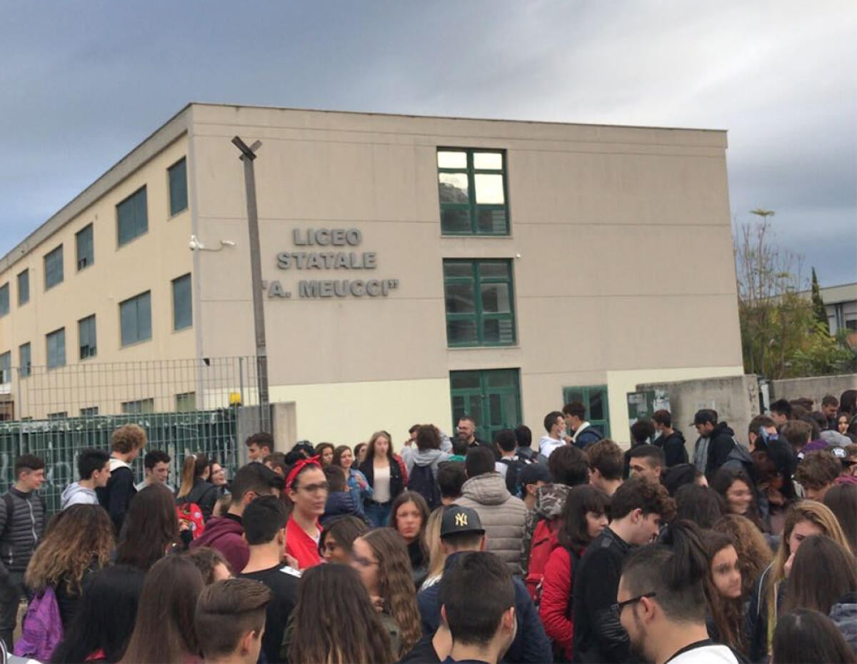 Iscrizioni al Meucci di Aprilia, i genitori preoccupati scrivono una lettera aperta alle istituzioni: "Intervenite" - 