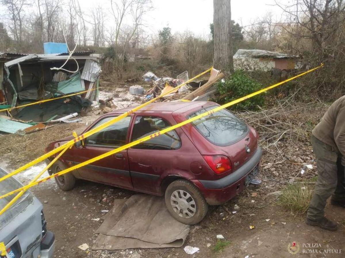 Sei baracche abbattute sulla Pontina Vecchia, realizzate abusivamente su un terreno privato - 