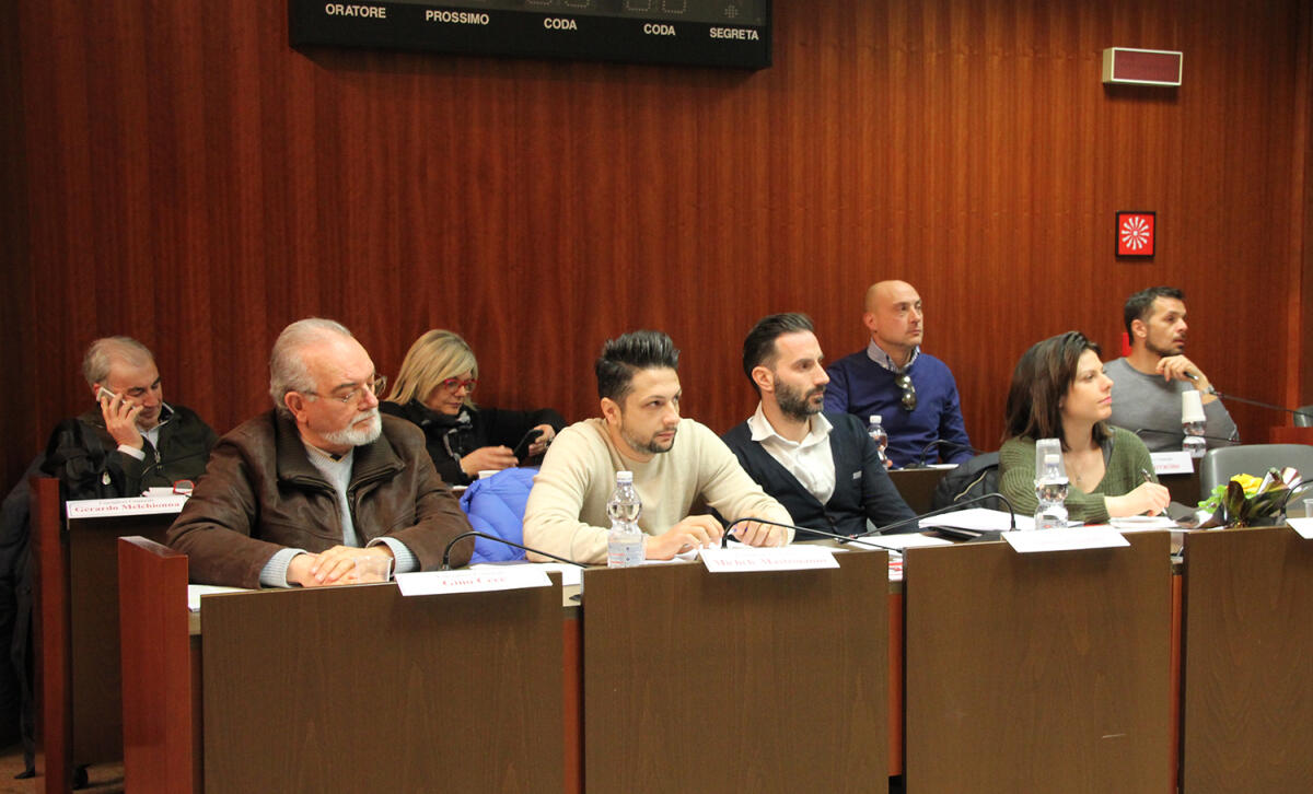 Consiglio caldo a Cisterna, chiesti chiarimenti sul vicesindaco Nappi poi l'opposizione abbandona l'aula - 