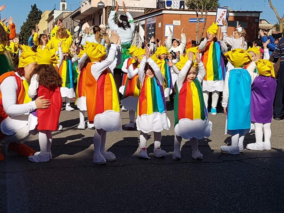 Carnevale Apriliano, la sfilata delle scuole FOTO e VIDEO - 