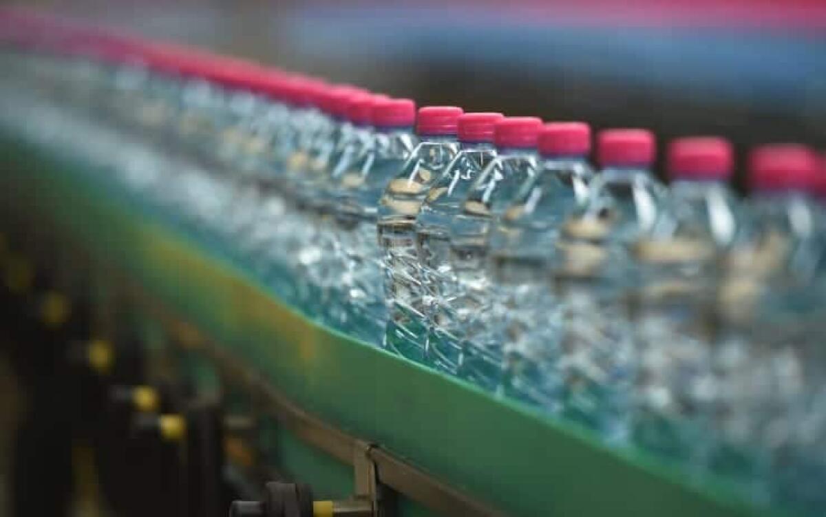 In preda all’alcool, pretende una bottiglia di acqua senza pagare. Denunciato un 40enne di Pontinia. - 