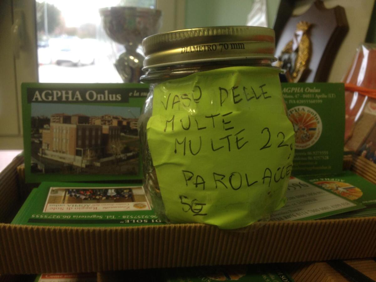 Aprilia - Bimbo multa i compagni ad ogni parolaccia e dona tutto all'Agpha - 