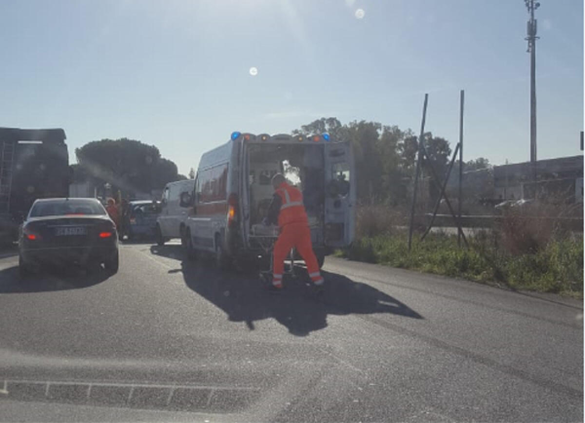 Incidente sulla Pontina, nei pressi di Borgo Piave: ferita una ragazza. - 