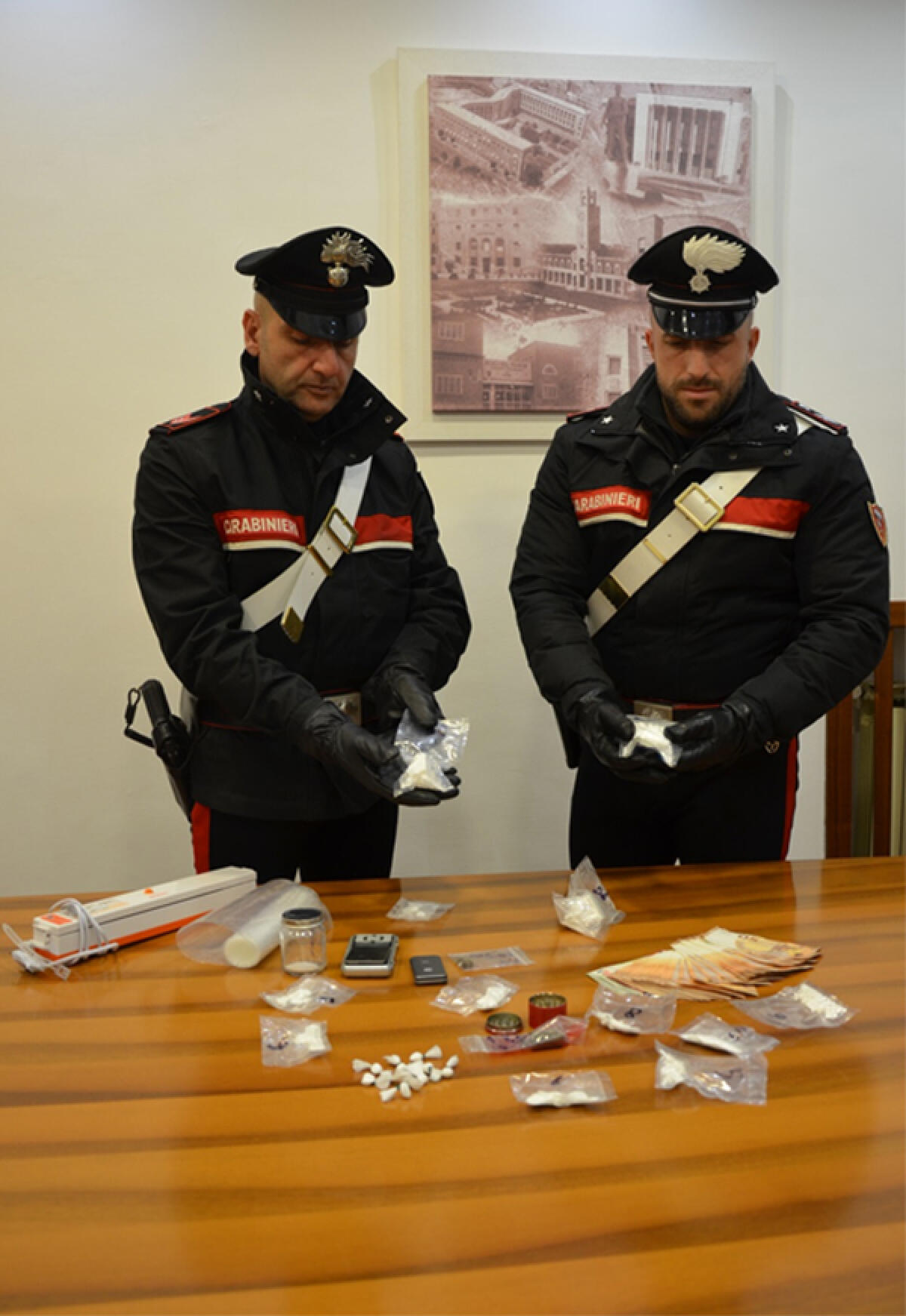 Nascondeva 170 grammi di cocaina e denaro contante nel garage di casa: 52enne di Latina in manette. - 