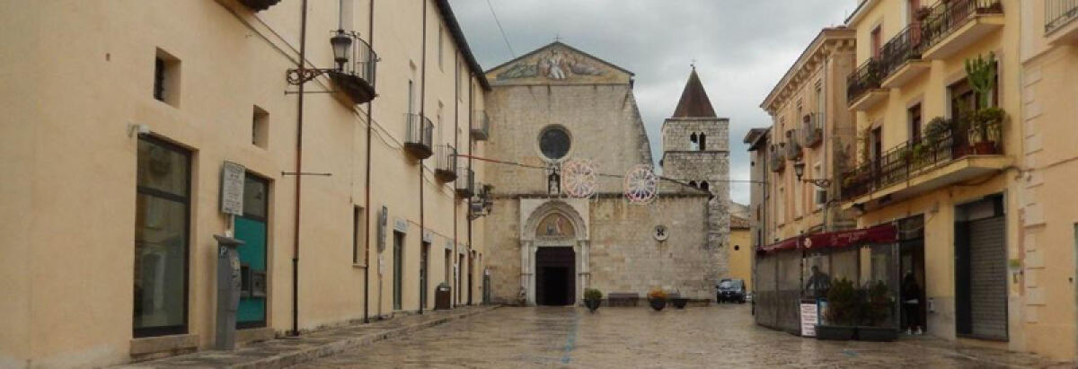 Invaghitasi di un giovane prelato, interrompe la messa: viene denunciata dalla Polizia. E’ accaduto a Fondi. - 