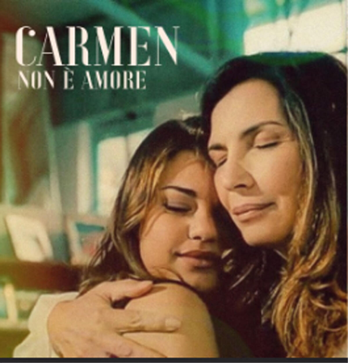 Carmen Ferreri di Amici torna con "Non è amore", la canzone che racconta la tragedia di Cisterna - 