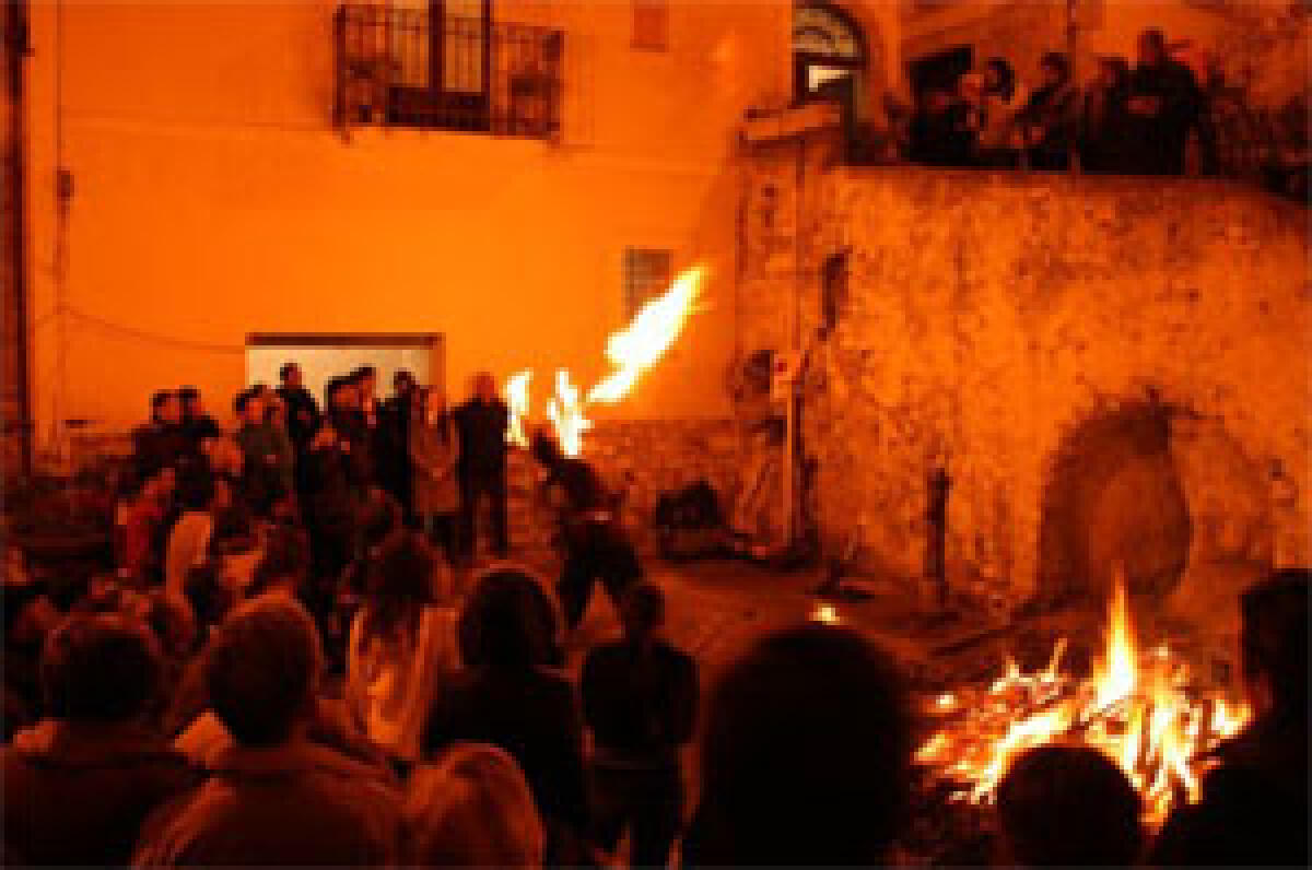 Questa sera ad Itri ritorna la storica tradizione de “I Fuochi di San Giuseppe”. - 