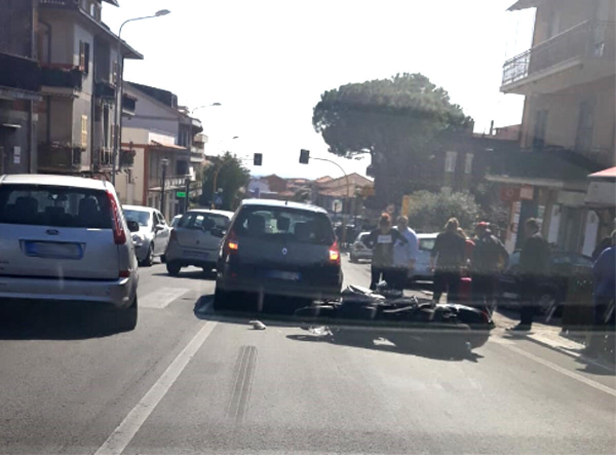 Incidente sulla Nettunense, a Cecchina, coinvolto un motociclista. - 