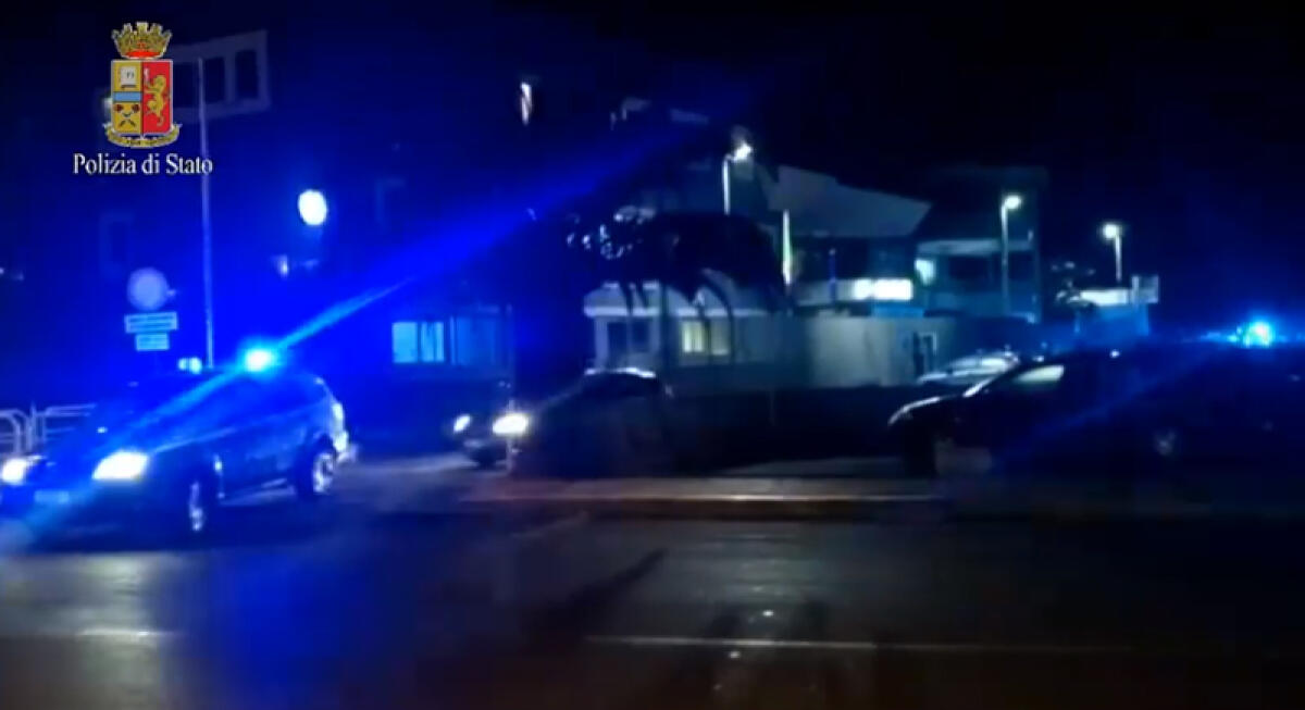 Anzio, rapina all'In's. Si cercano 2 uomini - 