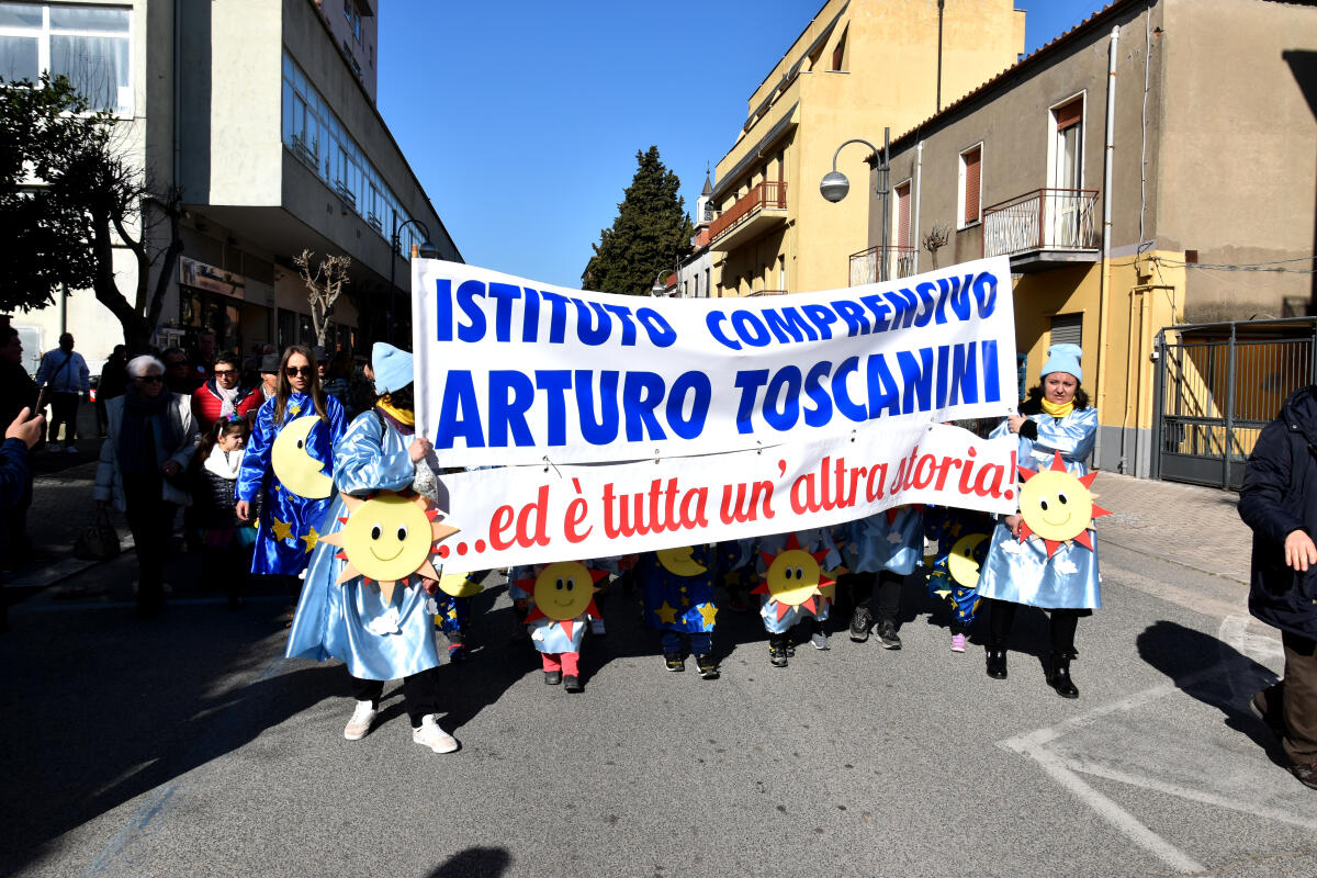 Carnevale Apriliano 2019, sfila la scuola Toscanini - 