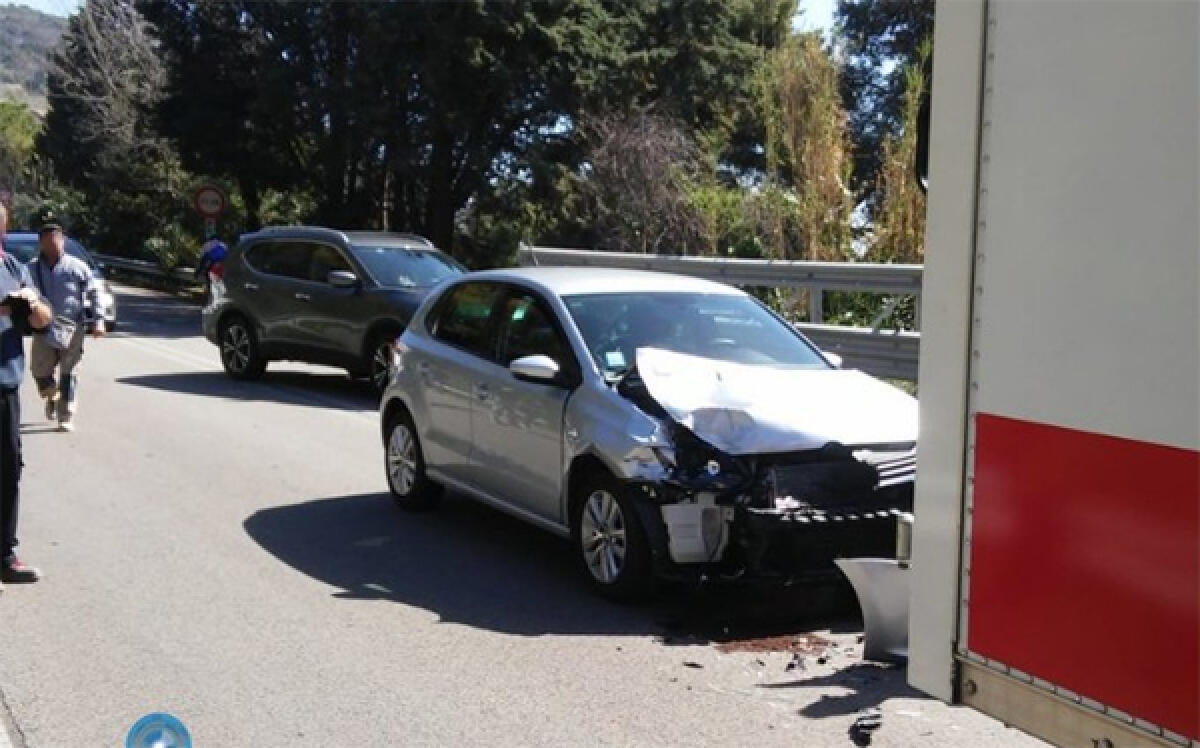 Senso unico alternato sulla via Flacca, a Gaeta per un  incidente tra un’auto ed un mezzo pesante. - 