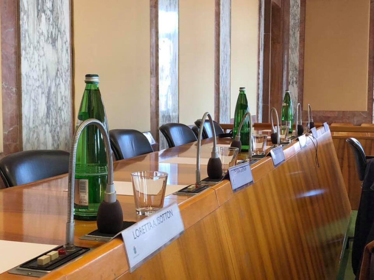 Latina, il Consiglio Comunale diventa "plastic free" - 