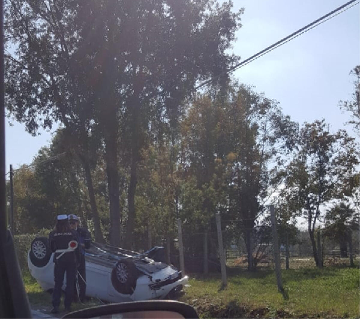 Auto si ribalta a Campo di Carne - 
