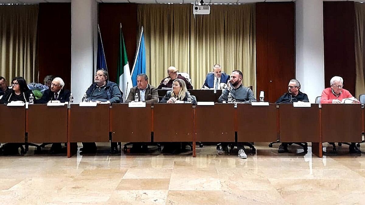 Cisterna, Consiglio Comunale: "Un premio ai medici a 40 anni dalla laurea" - 