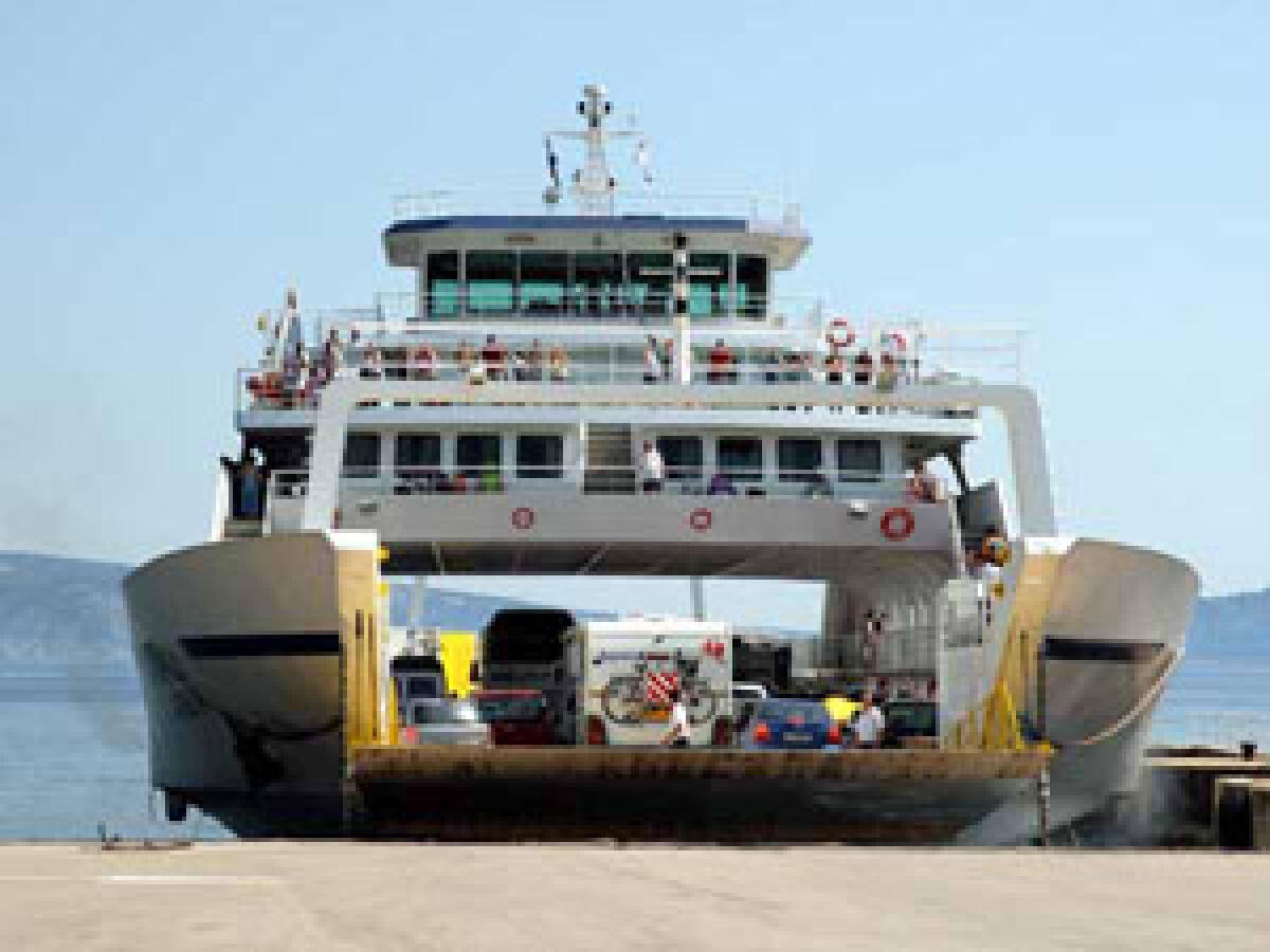 Condizioni meteo avverse: variazioni per i collegamenti con le isole pontine. - 