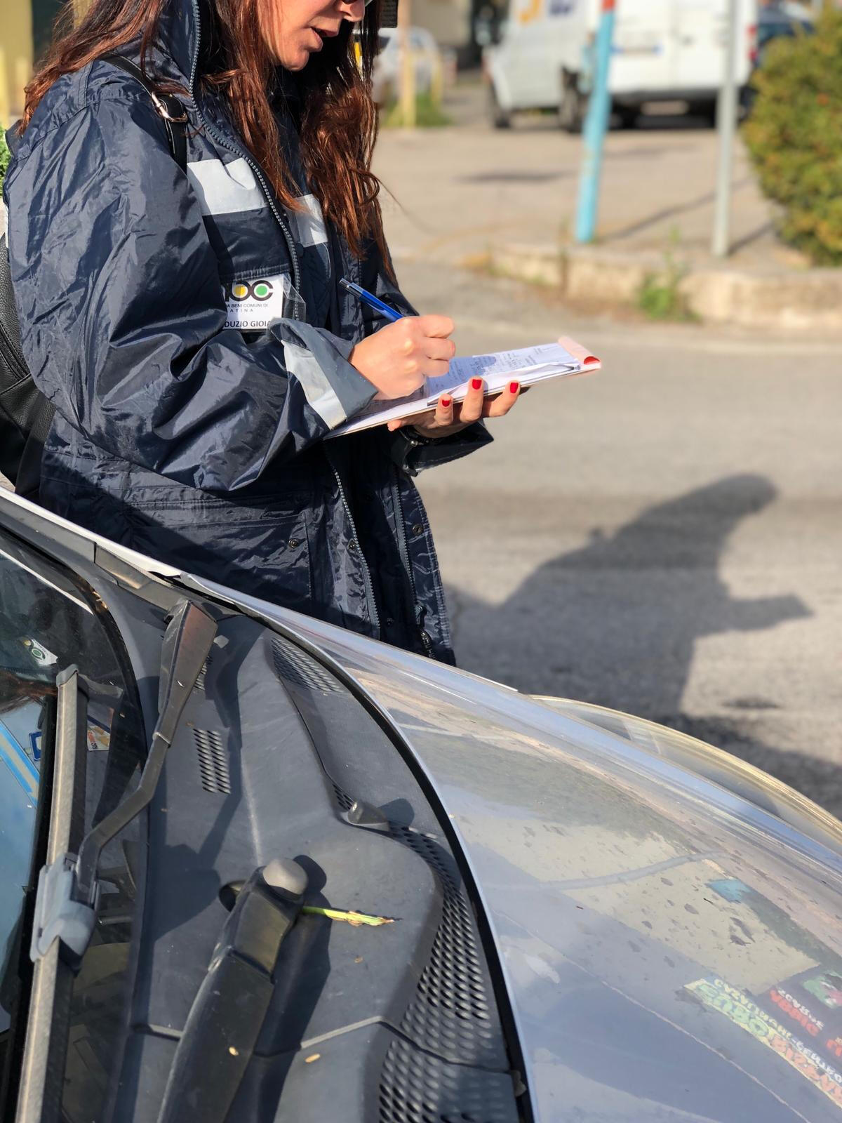 Rifiuti, scatta la prima multa da 300 euro a Latina - 