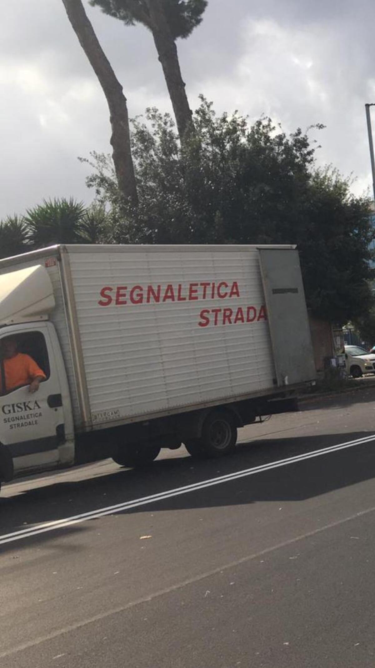 Viene intercettato ad Aprilia a bordo di un furgone rubato, 47enne inseguito e denunciato dalla Polizia Stradale. - 