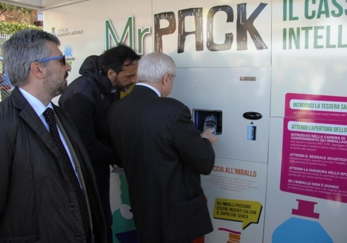 Ad Albano tornano le macchine mangia plastica "Mr Pack" - 
