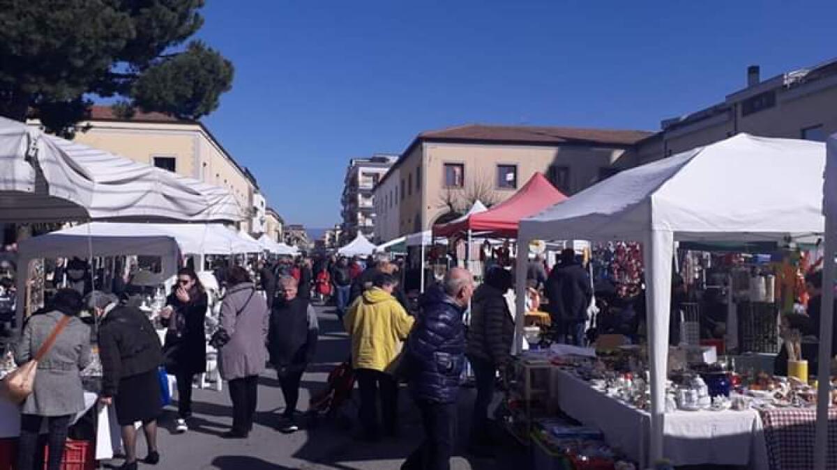 Domenica 17 marzo torna il mercatino della terza domenica ad Aprilia, in Piazza Roma. - 