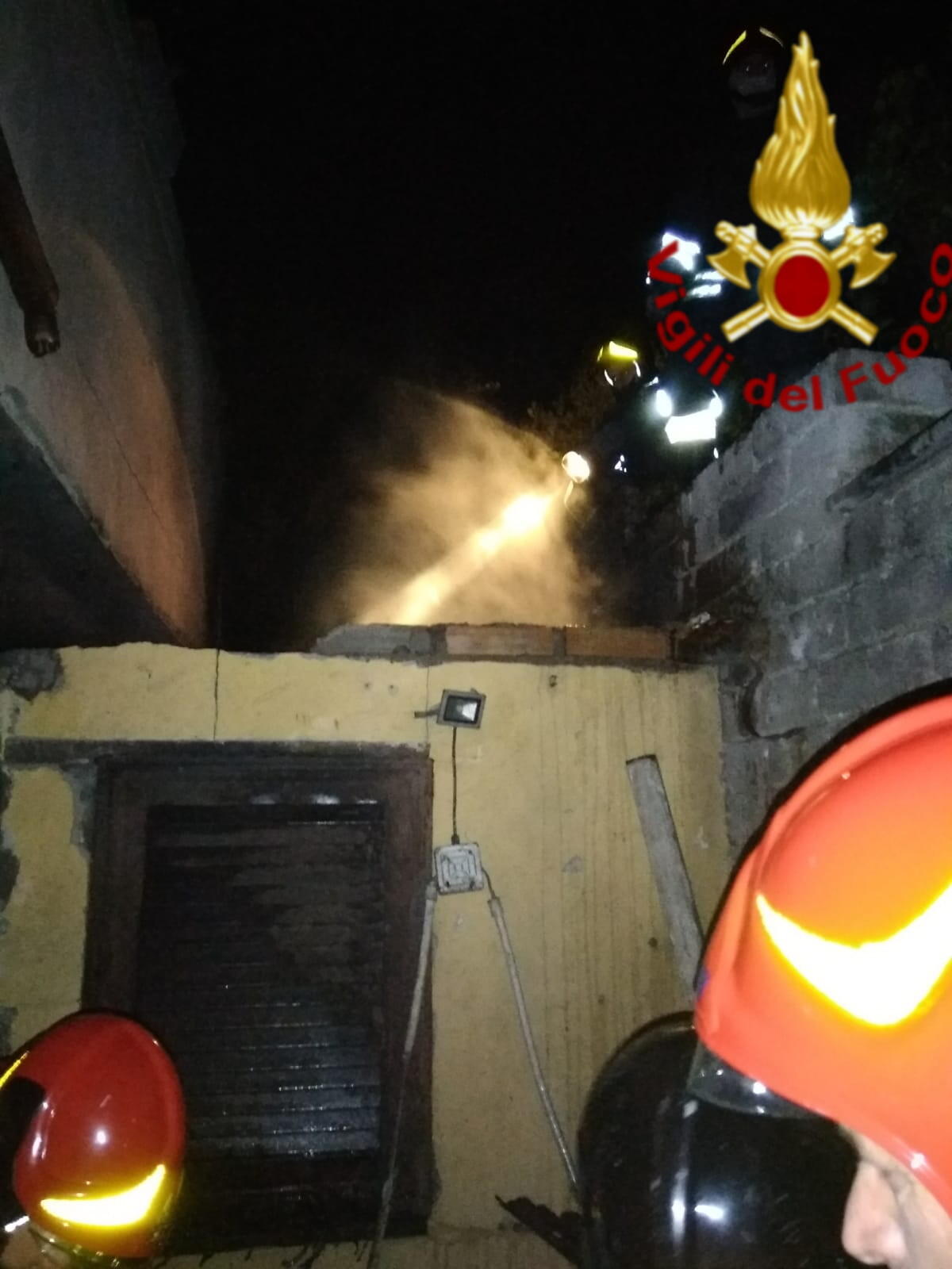 Esplosione e incendio in villa a Frascati, morti padre e figlio - 