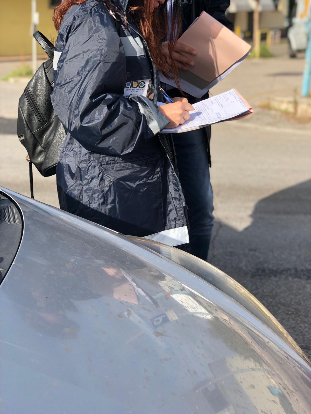 Abbandono indiscriminato di rifiuti a Latina: 9 verbali emessi in un mese dagli ispettori ambientali ABC. - 