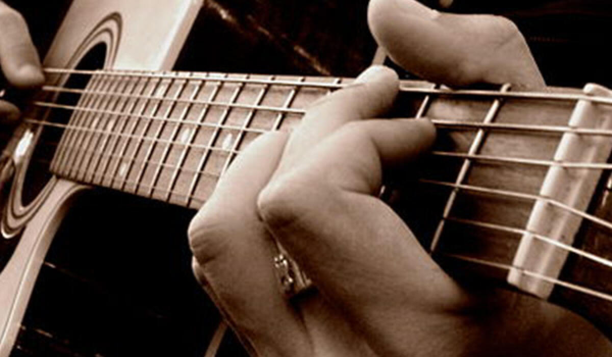 Abusi sessuali sulle sue allieve: ai domiciliari un insegnante di chitarra romano di 47 anni. - 