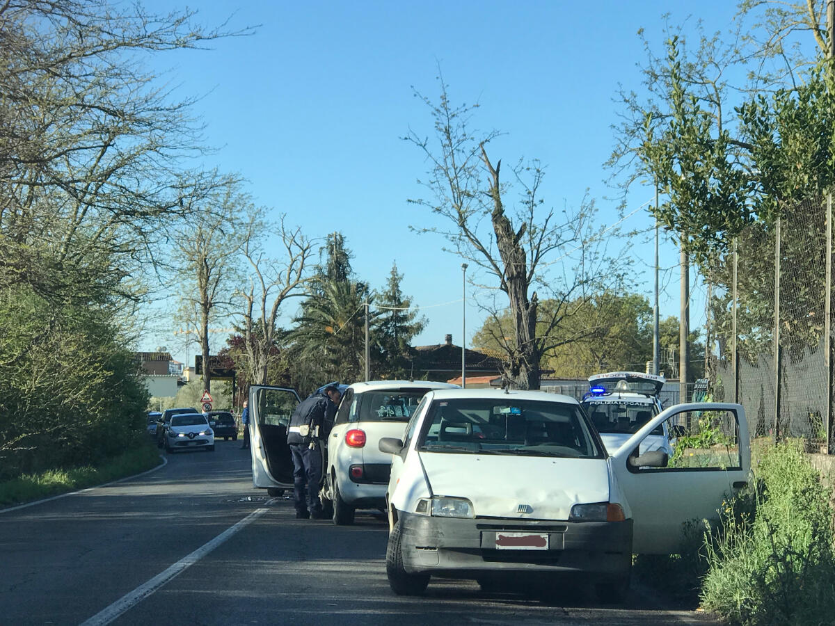 Grave incidente stradale sulla Nettunense, 4 auto coinvolte - 