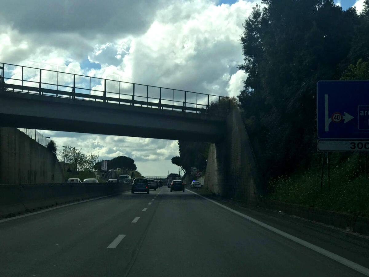 Controlli con l’autovelox mobile oggi sulla via Pontina. - 
