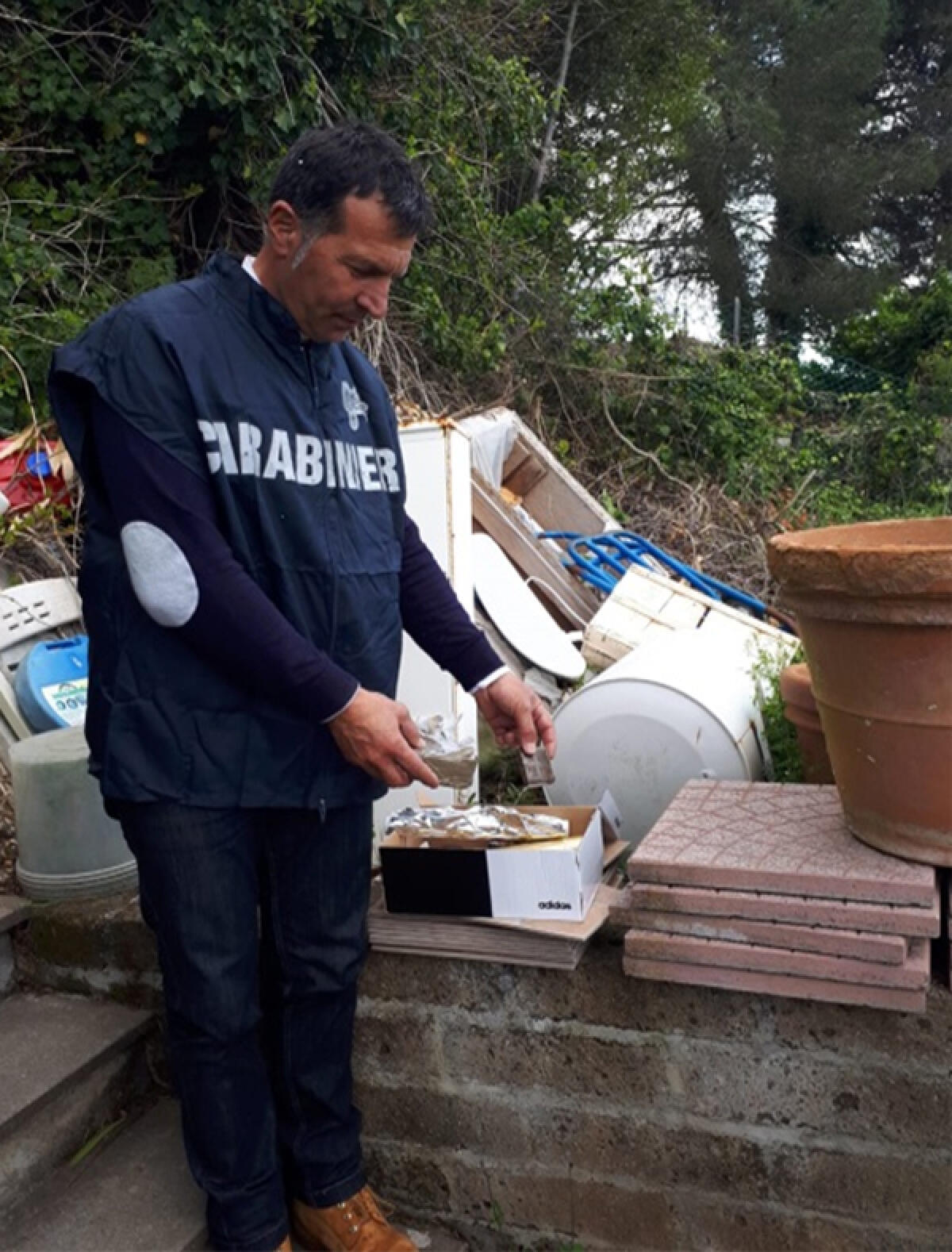 Sorpreso dai Carabinieri con 3 etti di hashish: un uomo di Aprilia in manette. - 