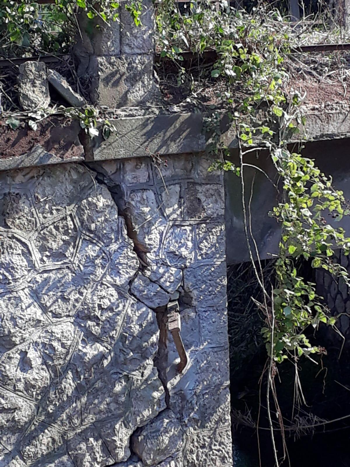 Cedimento del ponte sul fosso della Mola a Campoverde, situazione ancora pericolosa - 